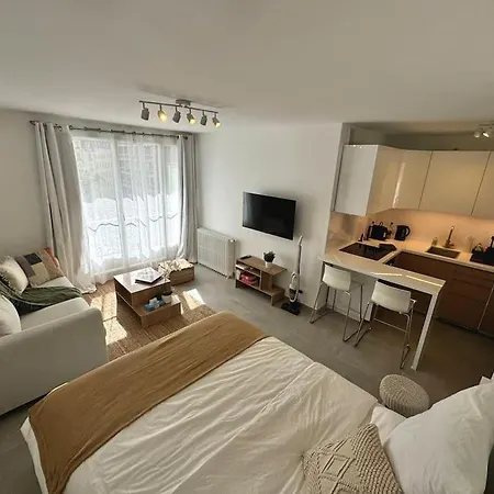 Newly Refurbished Modern Apartment Paris